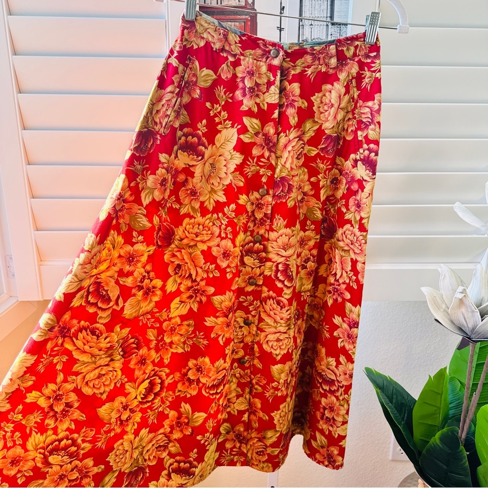 LizSport (Vintage). Size Petite 4. Women's Red Floral Midi Skirt Button Front - Picture 8 of 8